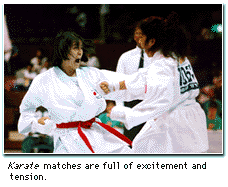 Karate matches are full of excitement and tension.