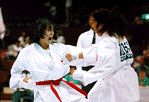 Karate matches are full of excitement and tension.