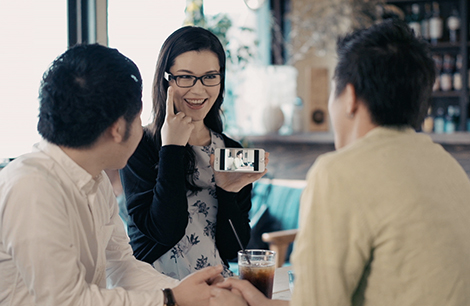 The BLINCAM adds the camera function to glasses. The wearer can take photos with this camera without missing life's precious moments. © BLINCAM