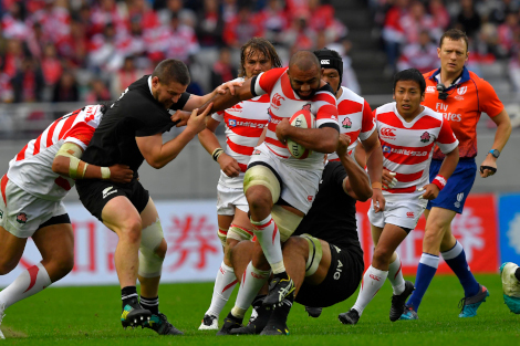 Japan's national team playing New Zealand's national team at rugby (Getty)