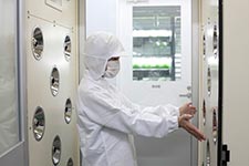 Taking an air shower before entering the area where vegetables are grown