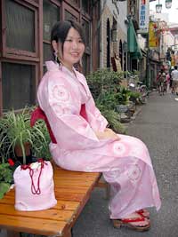 2 Types of Japanese Festival Clothing – Yukata and Jinbei