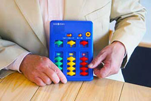 “Voice Abacus” reads out the numbers for you, as you move the beads. (Photo courtesy of DAIICHI CO. LTD)