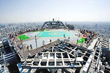 Roppongi Hills Mori Tower’s “Sky Deck” offers sweeping views of Tokyo as you enjoy the 238 meter-high winds  (Photo courtesy of TOKYO CITY VIEW)