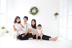 Many families have commemorative family photos taken. ©Studio Little House