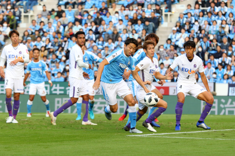 Partido de liga “J.LEAGUE” de fútbol profesional de Japón （©J.LEAGUE）