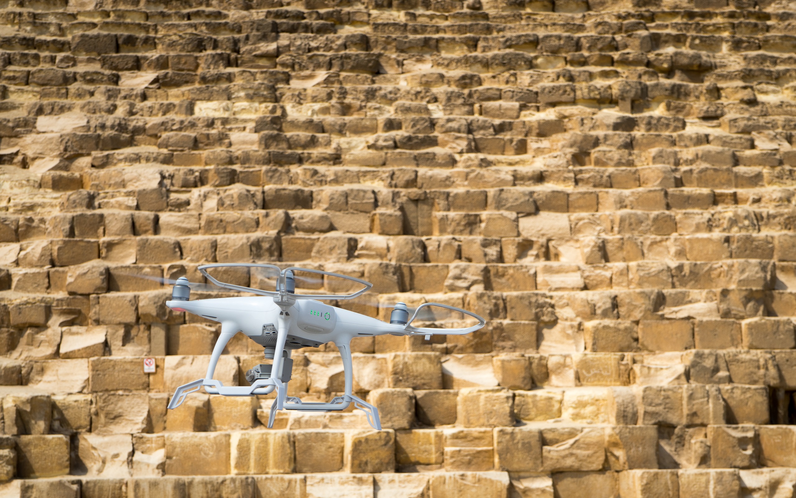 A drone taking shots of the Khufu Pyramid (Courtesy of TV Man Union)