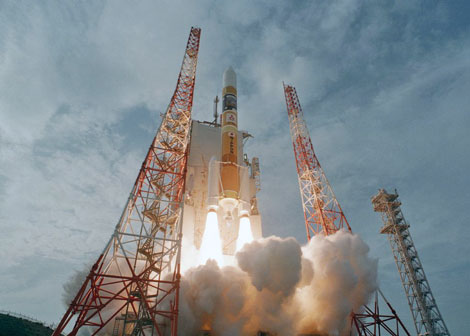 In May 2010, the H2A rocket blasts off, carrying IKAROS.（Photo courtesy of JAXA）