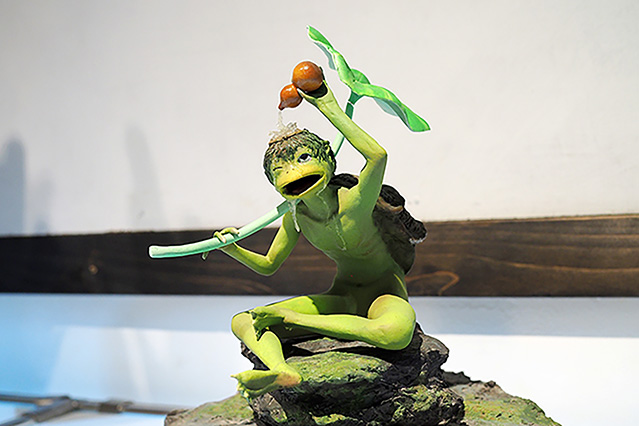 Kappa (izquierda), nurikabe (centro), y nukekubi (derecha) son solo algunos de los miles de yokai que hay en Japón.