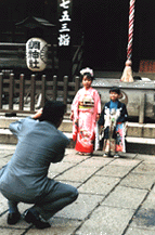 子どもたちはおめかしして七五三を祝います