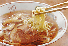 ラーメン（日本人の味覚に合わせた中華めん）