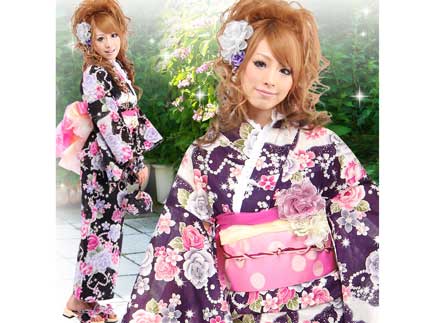 A yukata with corsage featuring roses on a purple background. (C)Yumetenbo/Dreamvision Co.,Ltd