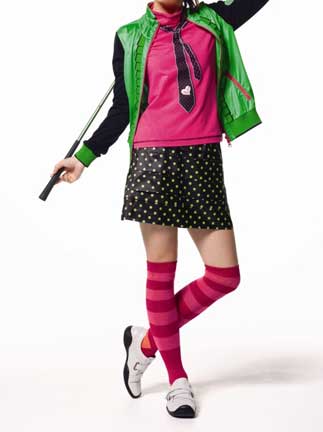 Stylish, colorful golf attire. (C)VIVA HEART/GRIP INTERNATIONAL Co., Ltd.