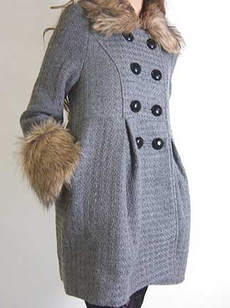 A fur-bordered coat. (C)RESP-EC SHOP