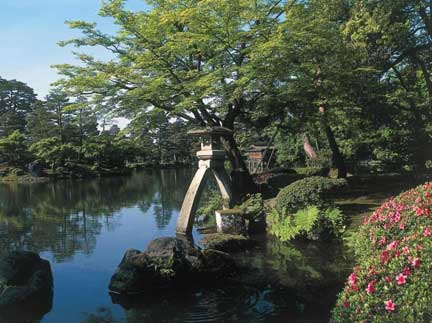 Kanazawa Kenroku Garden.(C)Ishikawa Prefecture