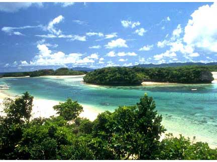 Kabira Bay on Ishigaki Island. ©OCVB