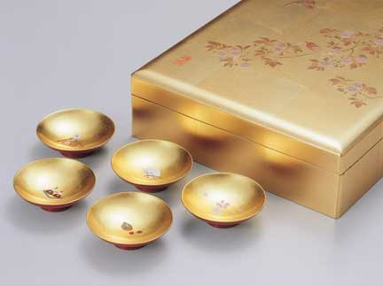 Kanazawa gold leaf. (C)Ishikawa Prefecture