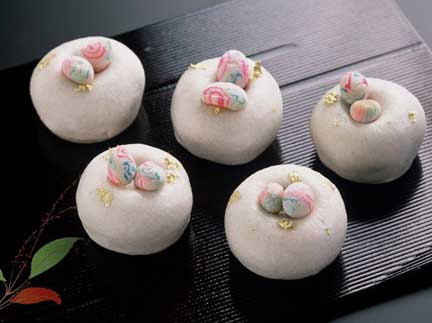 Delicious-looking Japanese sweets. (C)Kanazawa City