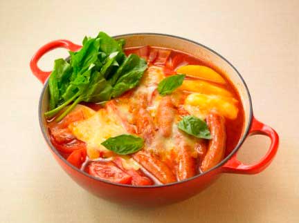 Tomato nabe. (C) KAGOME CO., LTD.