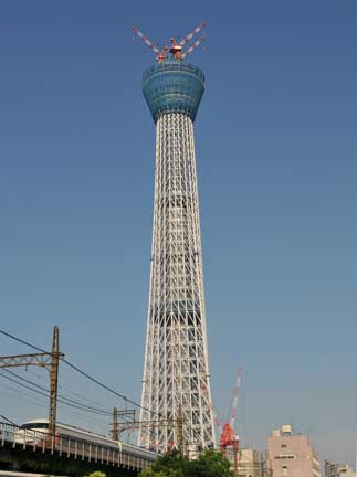 A recent picture of the Sky Tree under construction, at a height of 398 meters.