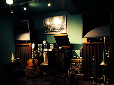 You can drink quality coffee while listening to jazz from a quality audio system © Shibuya Swing