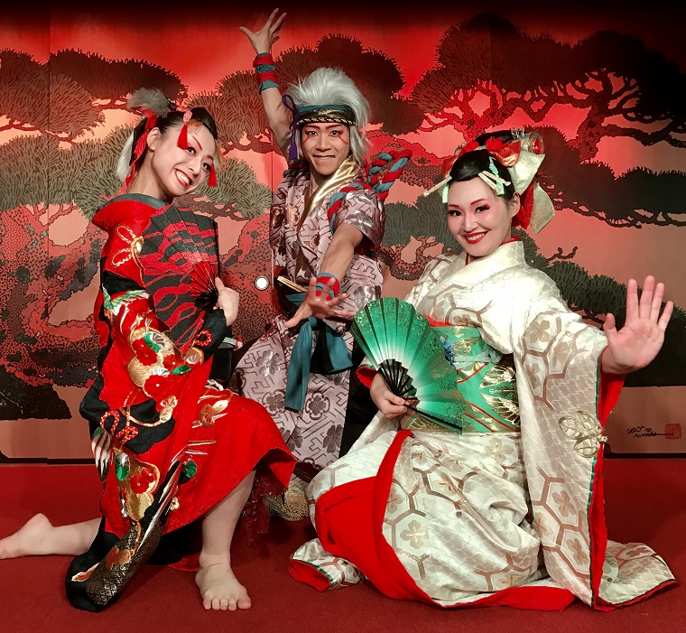 On board a play called the “Great Edo Feast Dance Show” is performed in the style of the Edo period (courtesy of Ryobi Holdings)