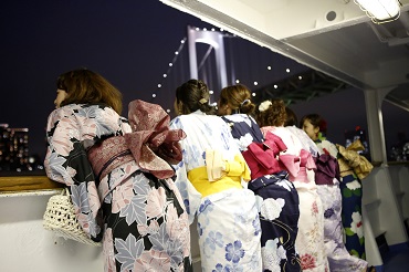 A group of women in Yukata enjoying the cool of a summer evening on a boat (courtesy of Tokaikisen)