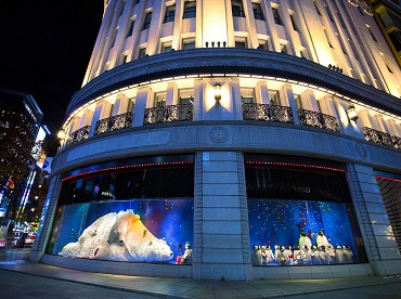 “Wako” - one of Ginza's landmark stores.  The imposing building, combined with its sophisticatedly designed, bold show windows, is always the focus of attention