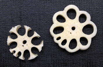 Lotus root as a snow crystal (left) and carved to match its holes as a flower（Tsuji Culinary Institute）