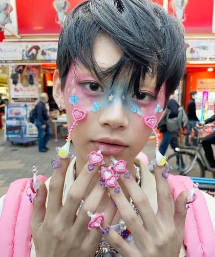 Men sporting makeup, nails, and other traditionally feminine signifiers are on the rise on the streets of Harajuku. (Photo courtesy of OYB CLUB LLC. Photography by ©poishx. Nail art by Tomoya Nakagawa)