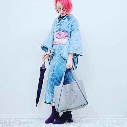 Even in this radical denim kimono, we see respect for rules, such as the left-over-right rule. (Photo courtesy of chansato3)