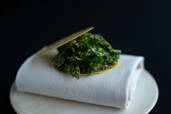 An appetizer made using atsuba aosa seaweed.