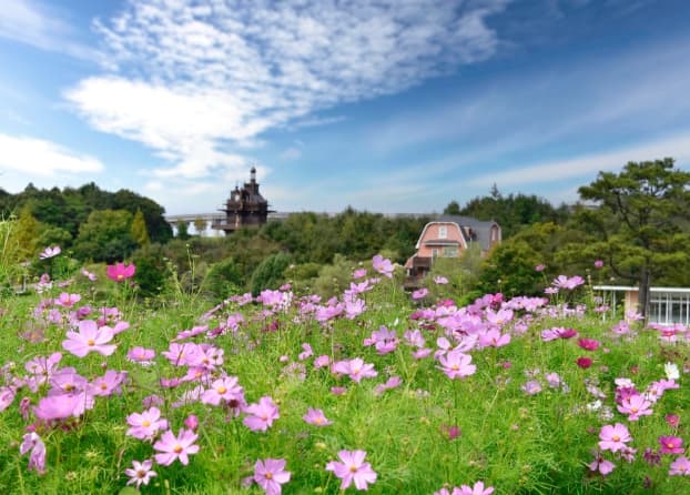 At the new Ghibli Park in Aichi Prefecture, Ghibli fans can stroll through nature and discover scenes and locations from their favorite films. Buildings and attractions have been designed to preserve and blend into the natural beauty of the park.