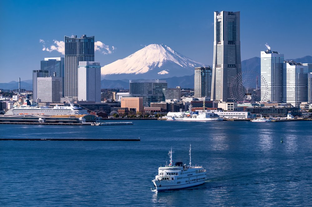 天气晴朗时，在横滨的众多观景台可以远眺富士山。