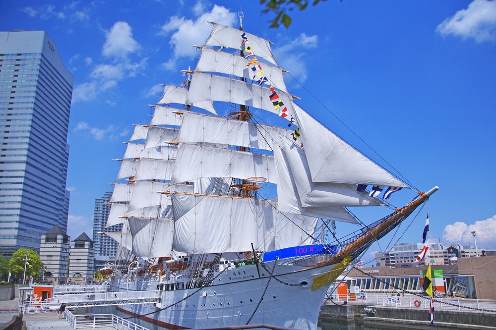 除了标志性的红砖仓库和历史悠久的“日本丸”号帆船，横滨还有众多值得一去的文化景点。