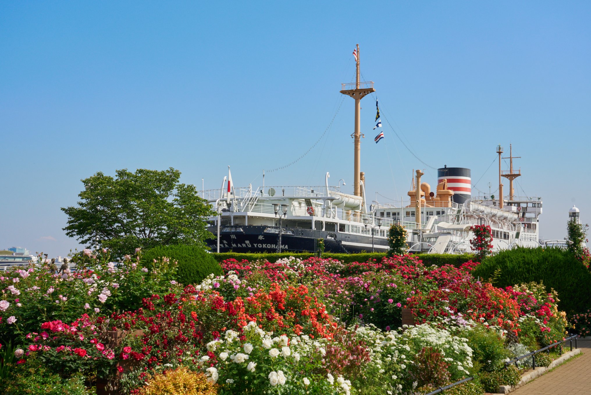 每年春暖花开时，横滨都会举办“横滨花园项链 (Garden Necklace Yokohama)”活动，让大家充分领略城市绿意环绕的美好。