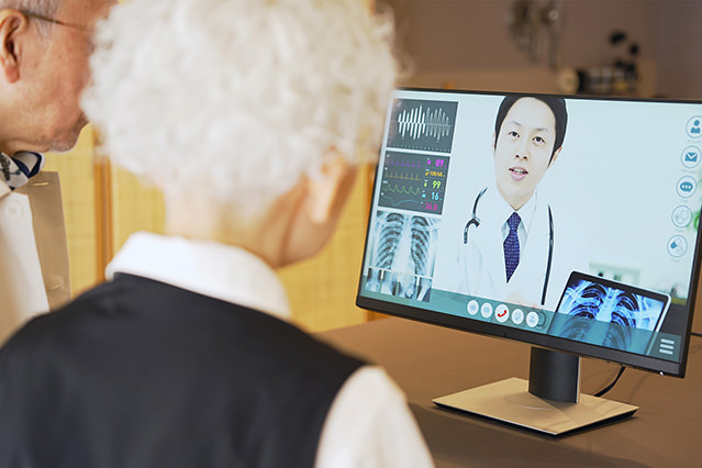 Les technologies de téléprésence permettent de mettre les patients en relation avec des spécialistes et de réduire les déplacements inutiles.
