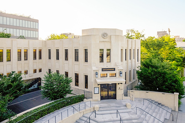Housed in a restored historic building, the Ichigaya Letterpress Factory serves as a rare space where visitors can explore the technical, cultural, and educational significance of letterpress printing.