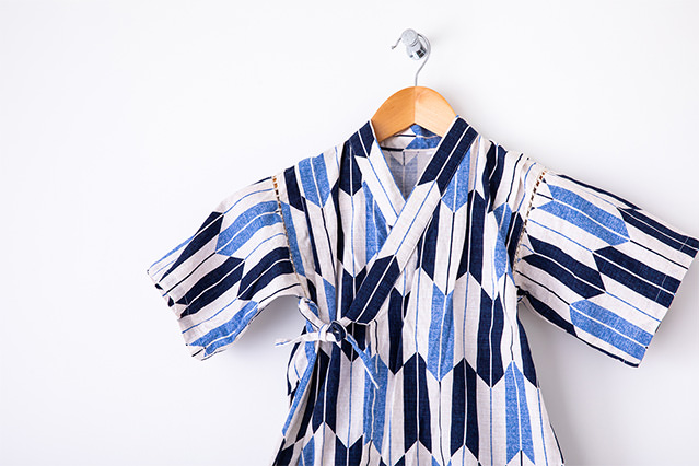 Jinbei are incredibly breathable and comfortable, ideal for Japan’s hot and humid summers.