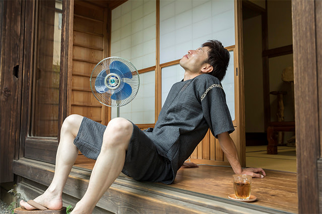 Many people wear jinbei at home as loungewear.