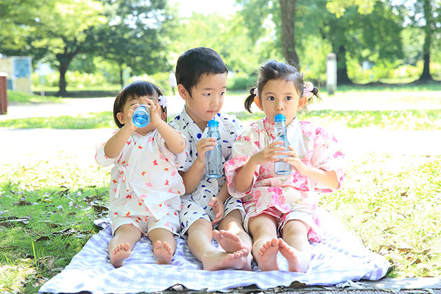 Today, jinbei are available in many colors, patterns, and sizes.