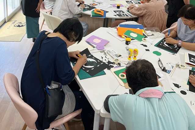 Anyone can try their hand at kirie, no matter their age. It’s a simple craft that requires nothing more than paper and a pair of scissors. (Photo courtesy of KUBO Shu Kirié Museum)