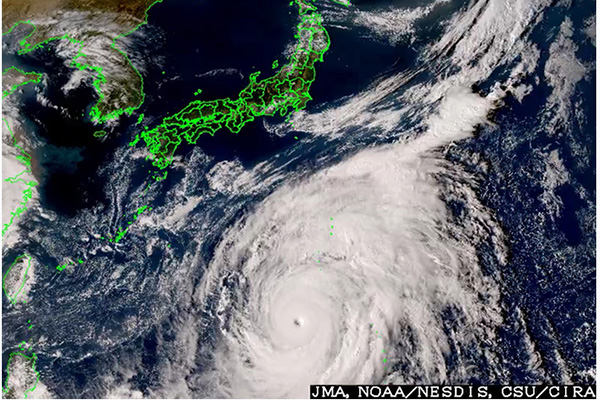 An example of color images that could only be captured by Himawari-8 and later satellites (here, an image of a typhoon), and Himawari-8 with Himawari-9. (Images provided by the Japan Meteorological Agency)