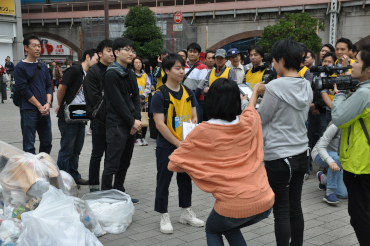 Los ganadores del “Concurso <i>Spo-Gomi</i>” fueron el equipo “<i>Mogura</i> (topo)-<i>san</i>” – un grupo de 5 chicos que recogieron 25,35 kg de basura.